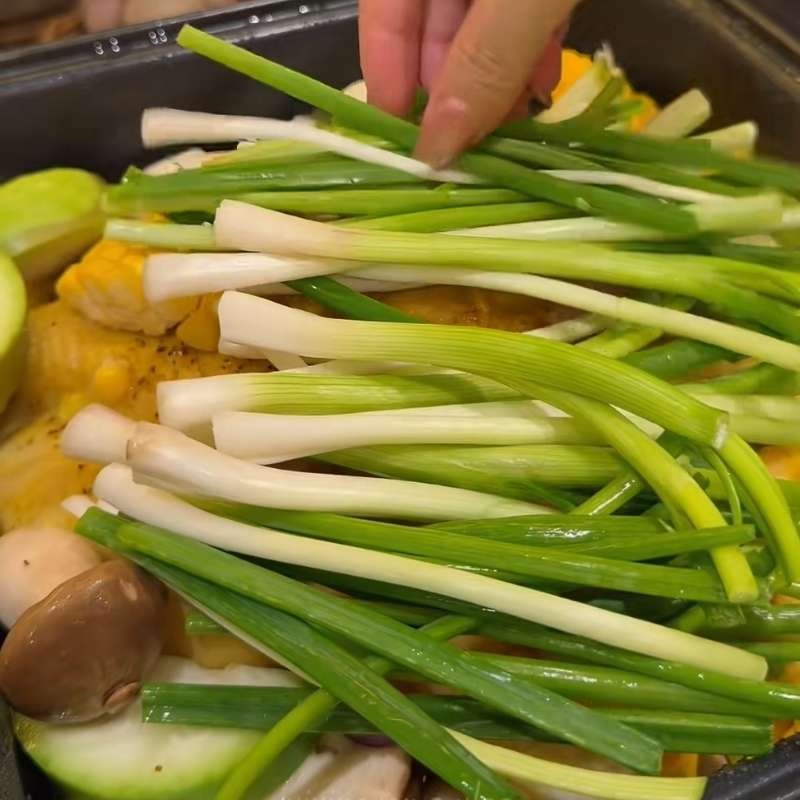 Bước 4 Hấp kèm rau củ Gà hấp bầu
