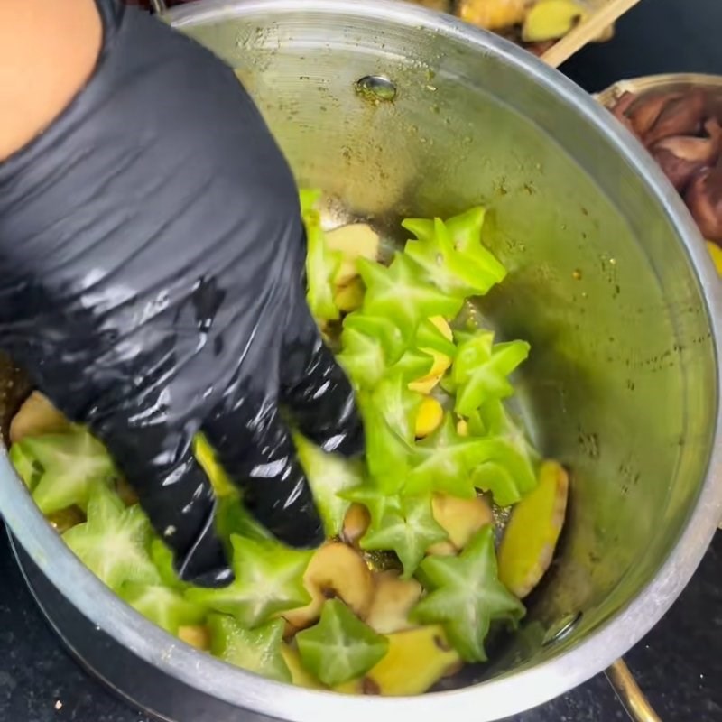 Bước 3 Kho cá Cá trắm kho khế chua
