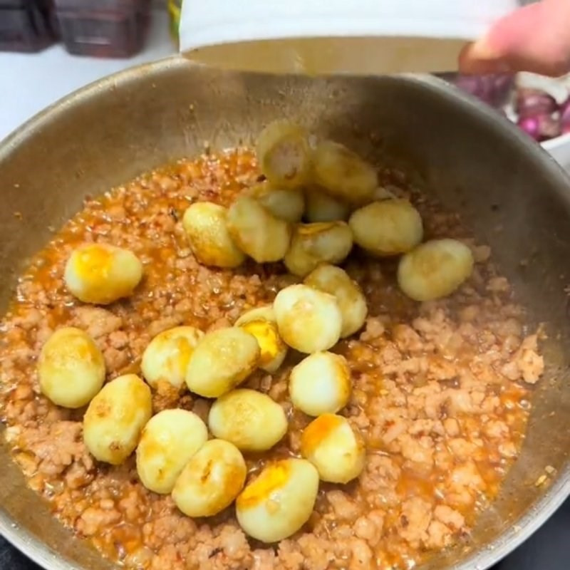 Bước 5 Kho thịt băm rim trứng cút Thịt băm kho trứng cút