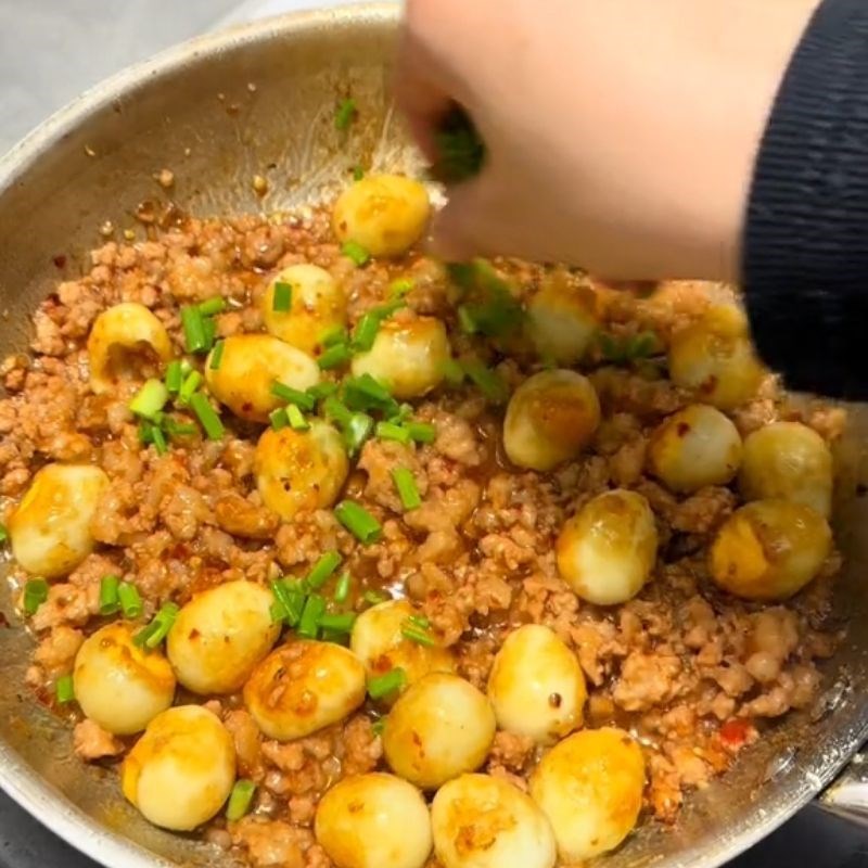 Bước 5 Kho thịt băm rim trứng cút Thịt băm kho trứng cút