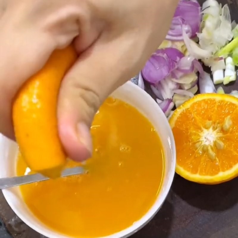 Bước 2 Làm nước sốt cam Cá thu sốt cam