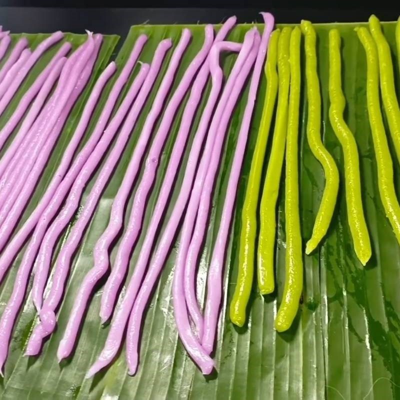 Bước 3 Nặn bánh và hấp bánh tằm ngọt tại nhà Bánh tằm ngọt