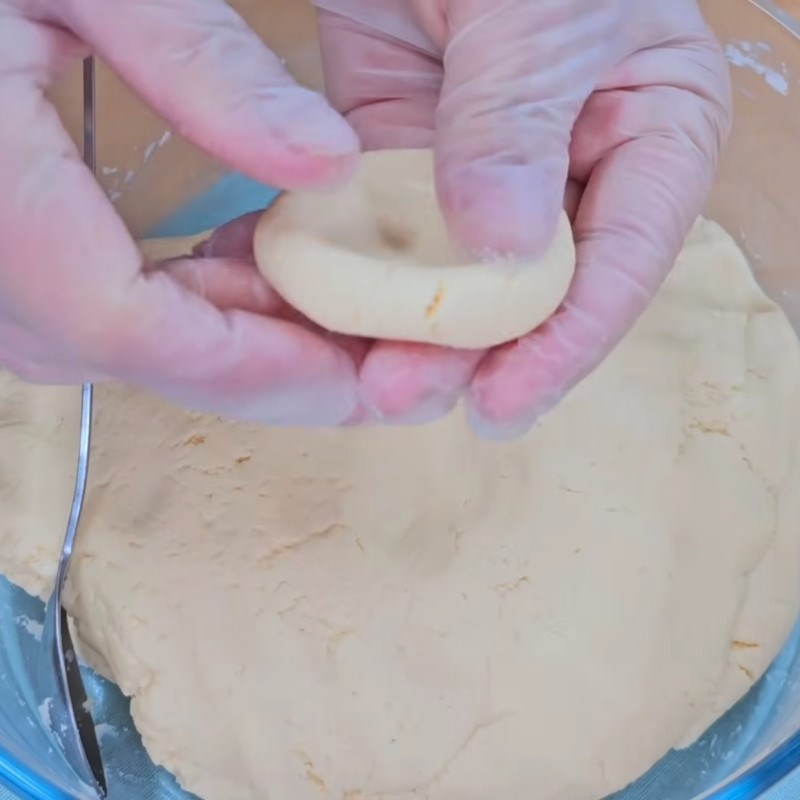 Bước 3 Nặn bánh và lăn mè bánh rán vừng