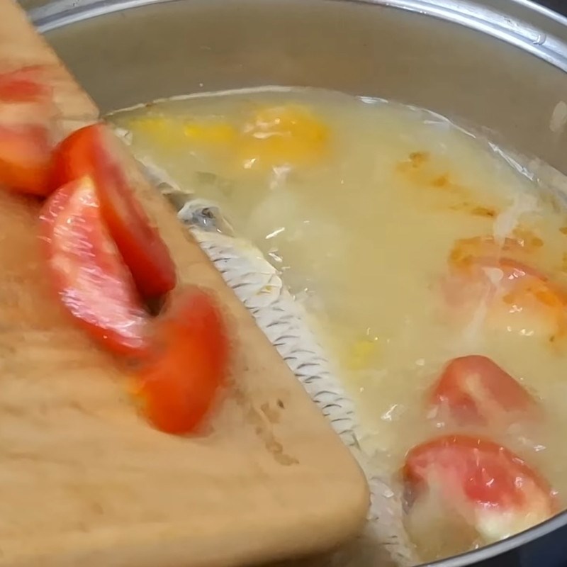 Bước 3 Nấu canh cá chép Canh rau diếp cá