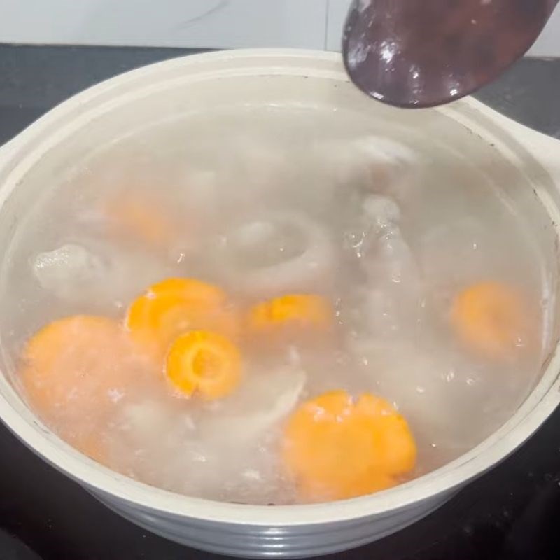Bước 4 Nấu canh với cà rốt và sầu riêng Canh sầu riêng giò heo