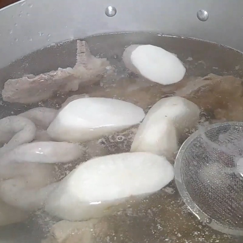 Bước 3 Nấu nước dùng hủ tiếu Hủ tiếu pate bến tre