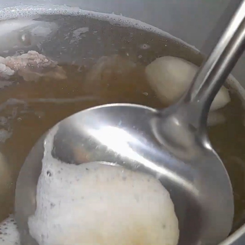Bước 3 Nấu nước dùng hủ tiếu Hủ tiếu pate bến tre