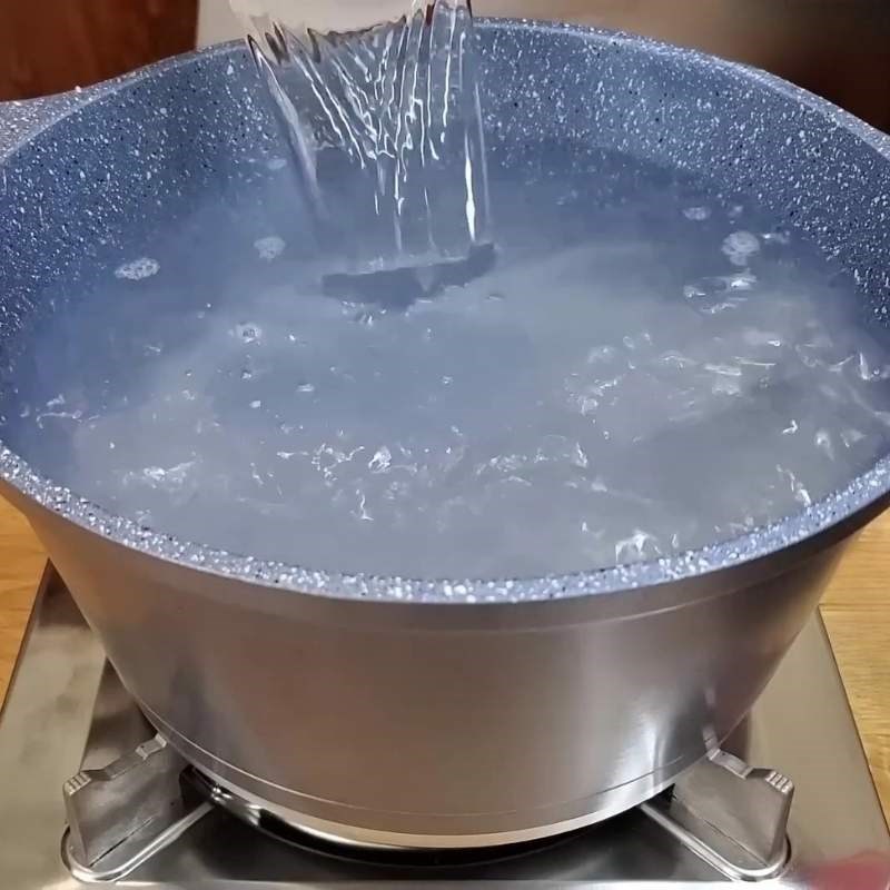 Bước 2 Nấu nước muối măng Cách làm măng chua để cả năm