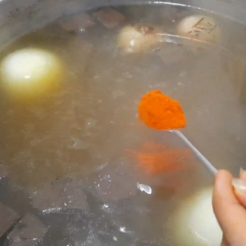 Bước 3 Nêm gia vị bún bò và làm màu dầu điều Bún bò miền Nam