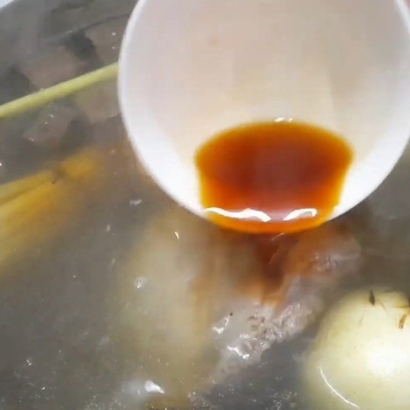 Bước 3 Nêm gia vị bún bò và làm màu dầu điều Bún bò miền Nam