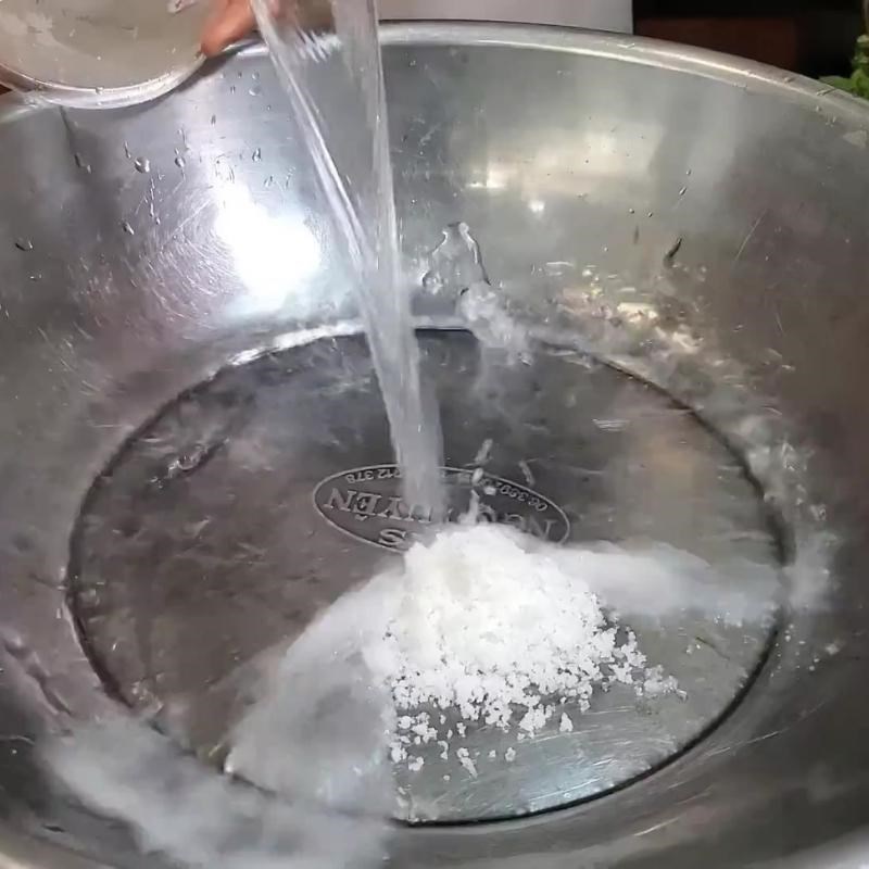 Bước 3 Ngâm măng lần 2 và chuẩn bị gia vị Cách làm măng chua để cả năm