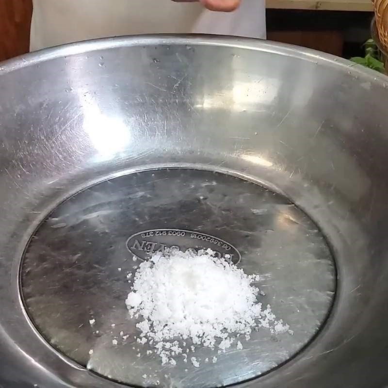 Bước 3 Ngâm măng lần 2 và chuẩn bị gia vị Cách làm măng chua để cả năm