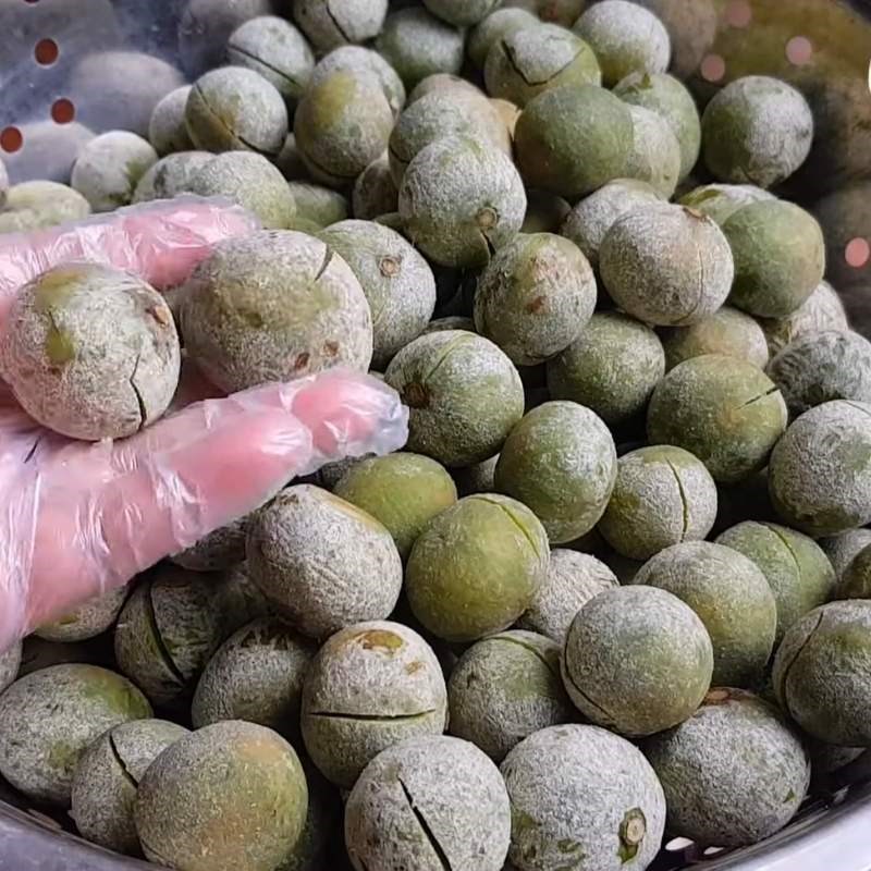 Bước 2 Ngâm muối và phơi khô sấu giòn chua ngọt Sấu ngâm chua ngọt