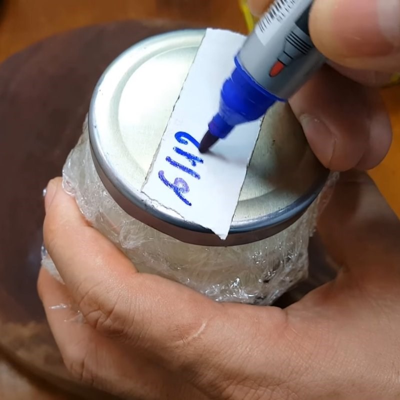 Bước 4 Ngâm rượu tỏi đúng tỉ lệ Cách ngâm rượu tỏi