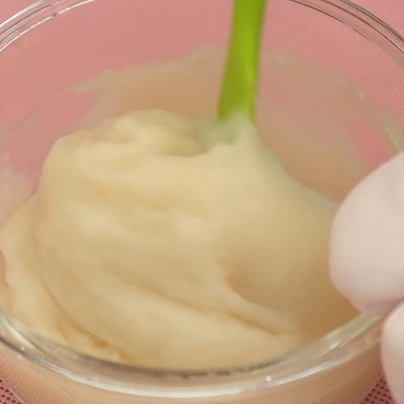 Bước 5 Nhồi và cán bột nếp chín Kem mochi