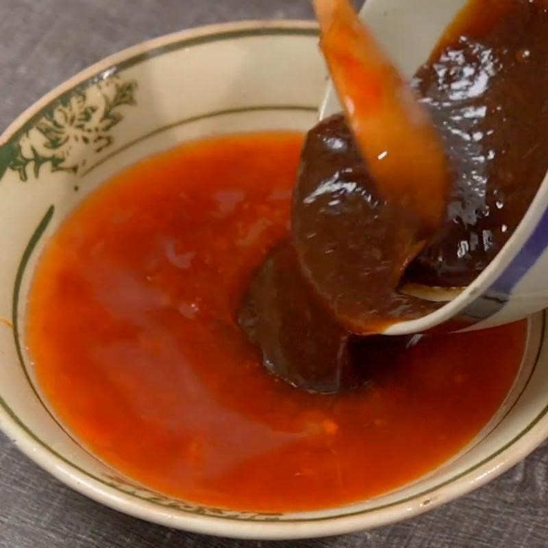 Bước 1 Nước chấm sốt me Chả cá chiên cốm