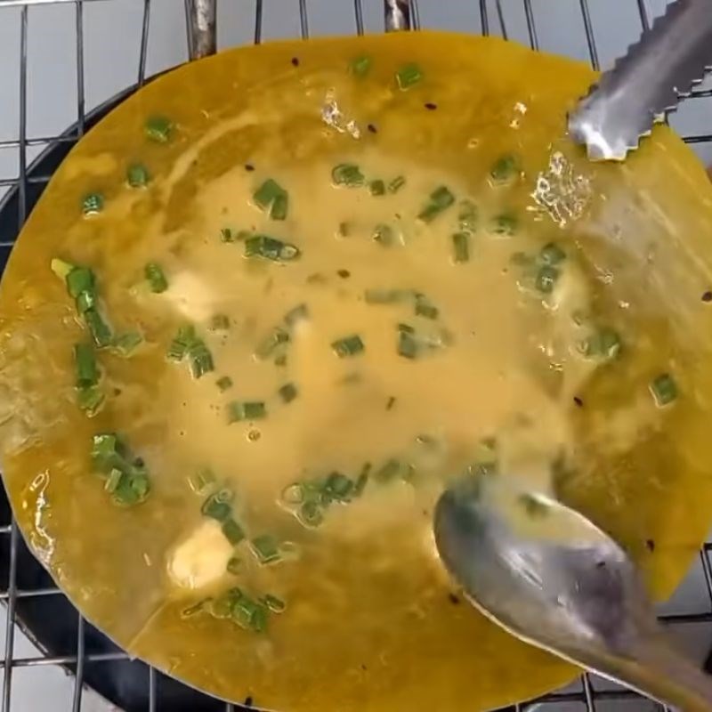Bước 3 Nướng bánh tráng trên than hoa Bánh tráng nướng đà lạt
