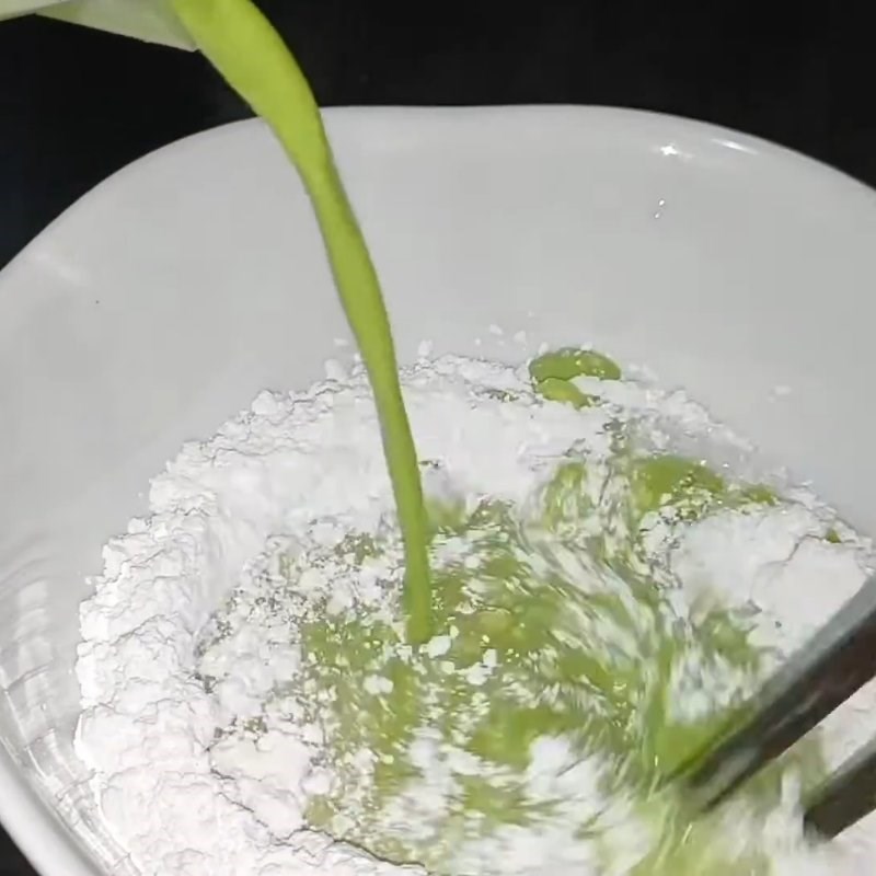 Bước 1 Pha bột bánh tằm ngọt Bánh tằm ngọt
