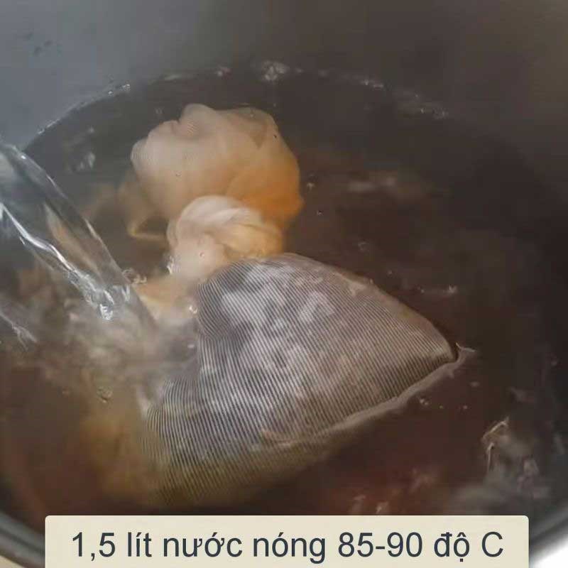 Bước 2 Pha trà tắc bằng hồng trà và ủ trà Hồng trà tắc