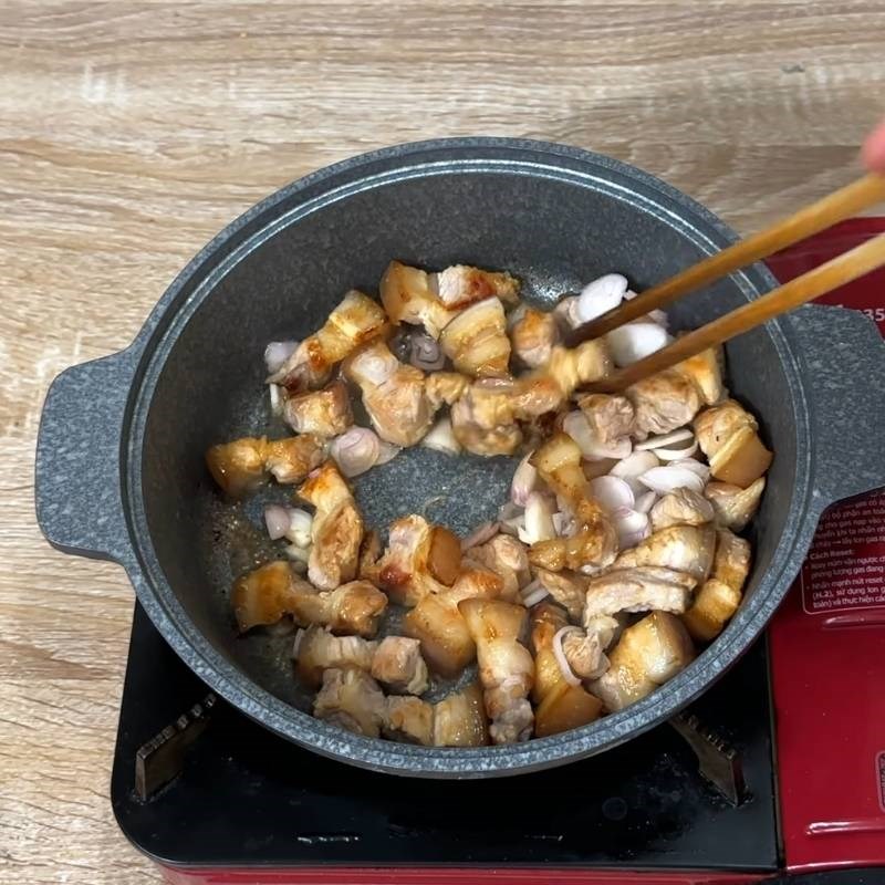 Bước 2 Rang thịt và xào cà chua Canh cà xanh