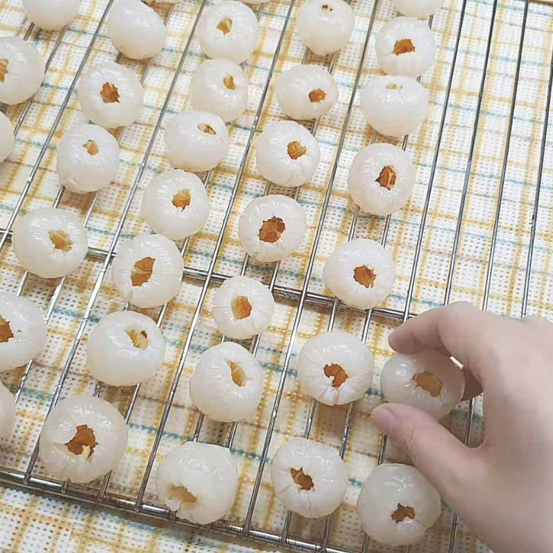 Bước 3 Sấy vải bằng lò nướng Siro vải thiều
