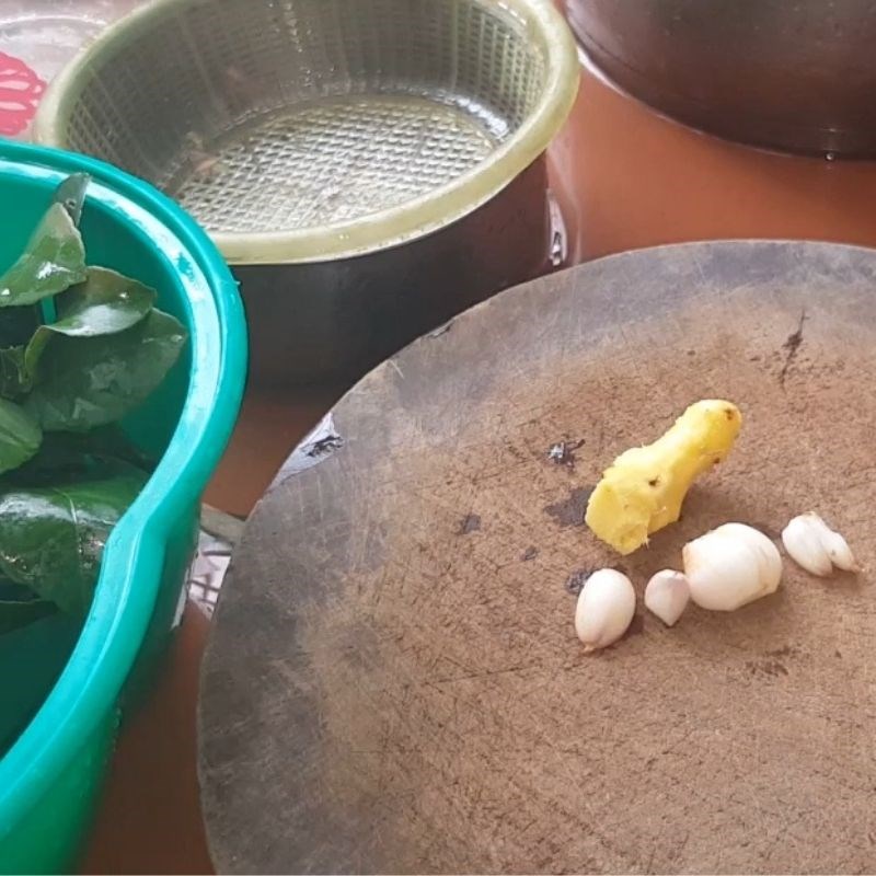 Bước 2 Sơ chế các nguyên liệu khác Gà luộc lá chanh