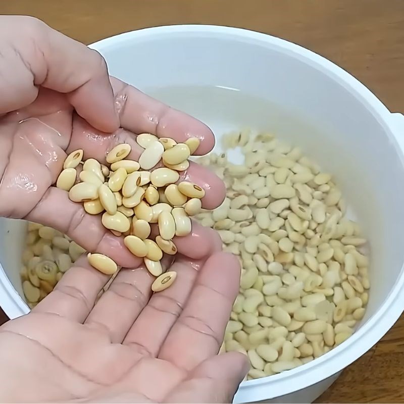 Bước 1 Sơ chế đậu nành và làm trân châu trắng chè tàu hủ