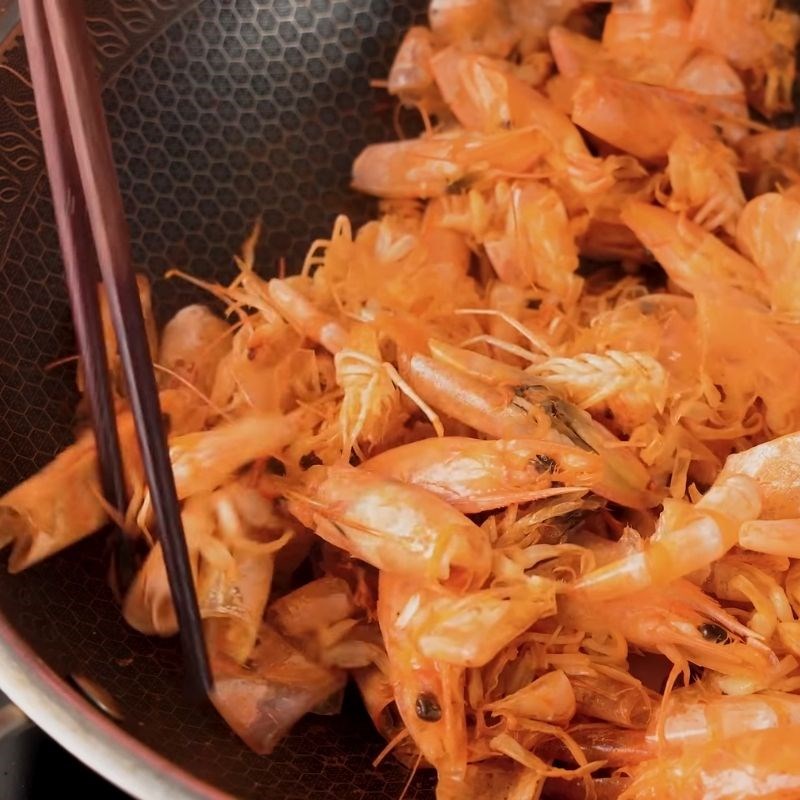 Bước 1 Sơ chế đầu tôm Muối tôm (làm từ đầu tôm)