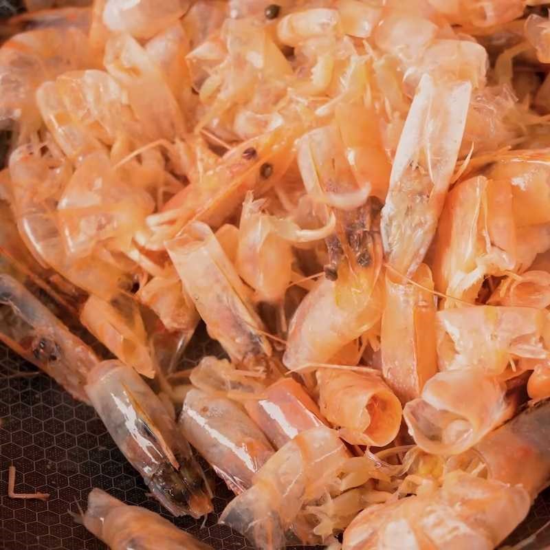Bước 1 Sơ chế đầu tôm Muối tôm (làm từ đầu tôm)