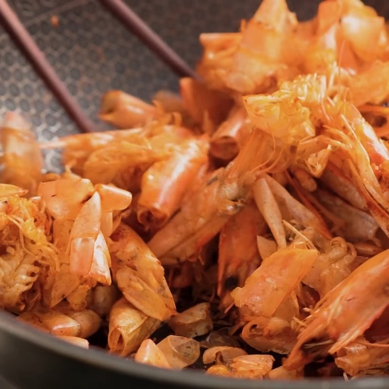 Bước 1 Sơ chế đầu tôm Muối tôm (làm từ đầu tôm)