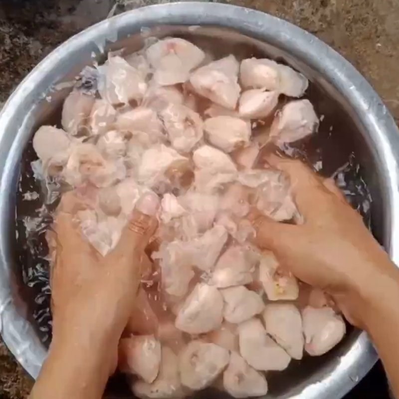 Bước 1 Sơ chế gà và khử mùi hôi Phao câu gà nướng