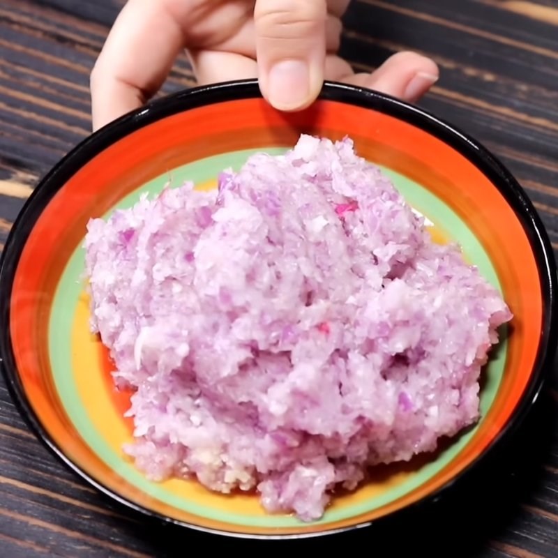 Bước 2 Sơ chế hành, tỏi, riềng và ớt sừng Sa tế của người Hoa
