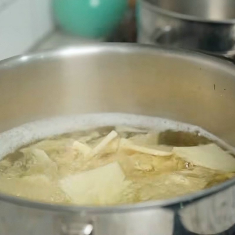 Bước 2 Sơ chế măng chua Vịt nấu măng chua