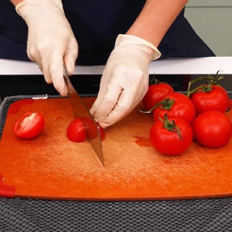 Bước 1 Sơ chế nguyên liệu Bò viên sốt cà chua