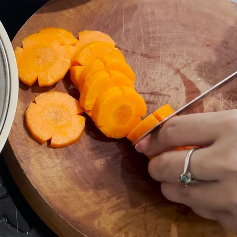 Bước 1 Sơ chế nguyên liệu Canh sầu riêng giò heo