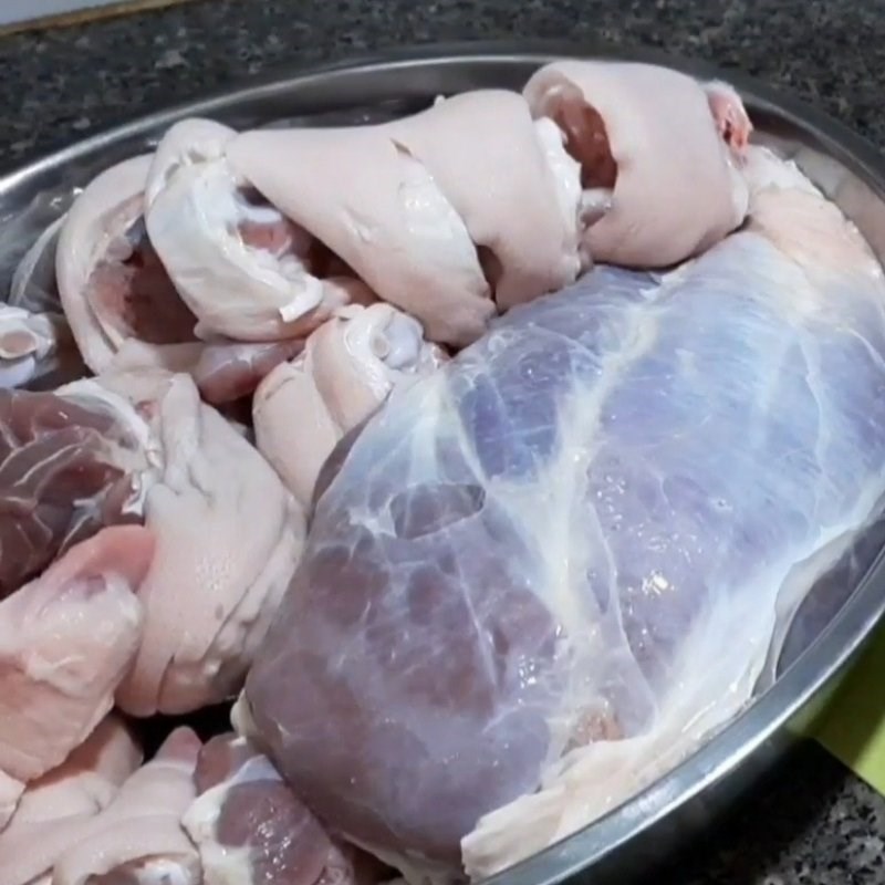 Bước 1 Sơ chế nguyên liệu và nấu nước mắm ruốc Huế Bún bò miền Nam