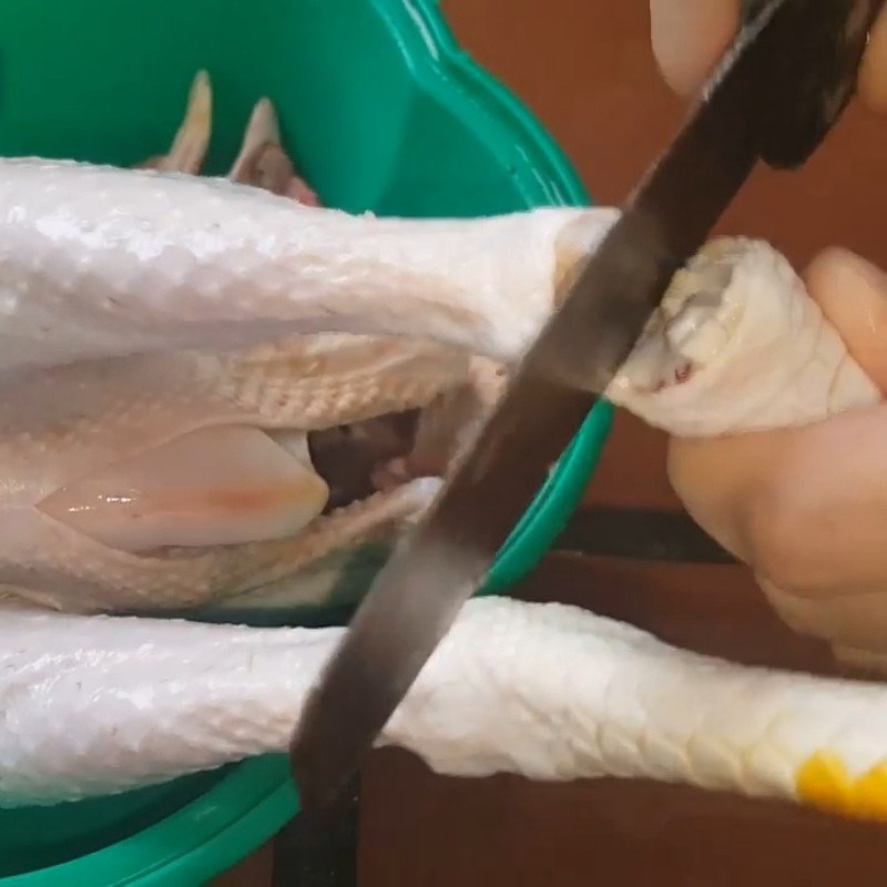 Bước 1 Sơ chế thịt gà luộc lá chanh Gà luộc lá chanh