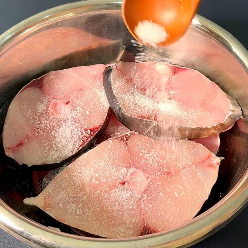 Bước 1 Sơ chế và khử tanh cá thu Cá thu 1 nắng