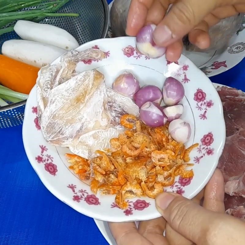 Bước 1 Sơ chế và rang nguyên liệu Hủ tiếu pate bến tre