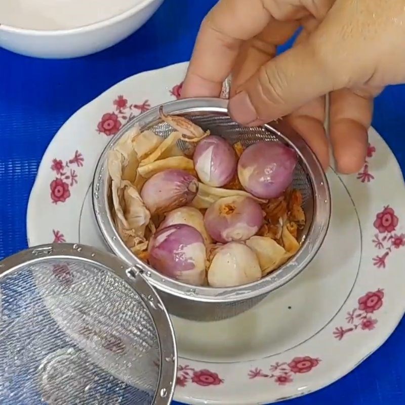 Bước 1 Sơ chế và rang nguyên liệu Hủ tiếu pate bến tre