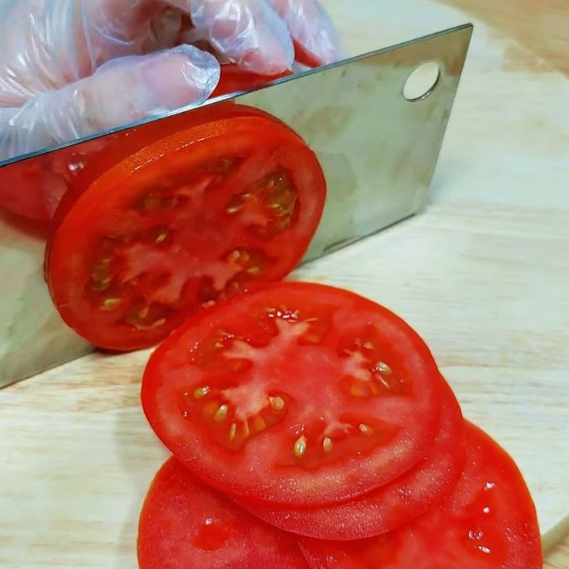 Bước 1 Sơ chế và ướp rau ăn kèm Hamburger chay