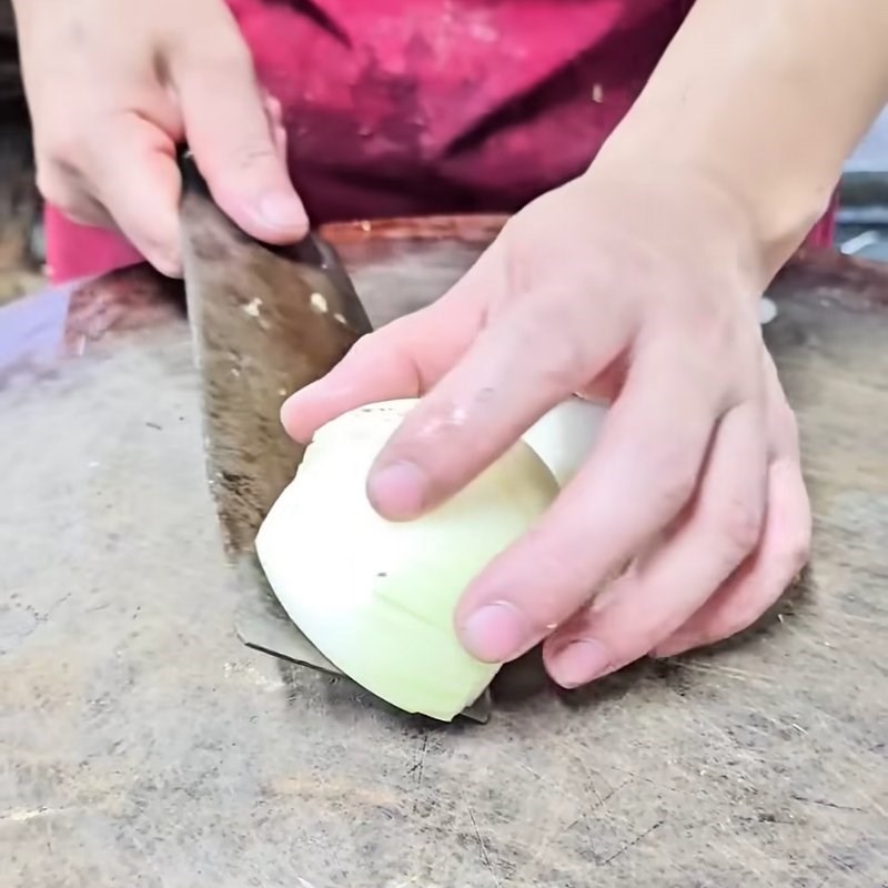 Bước 1 Sơ chế và xào gia vị dậy mùi Dúi hấp