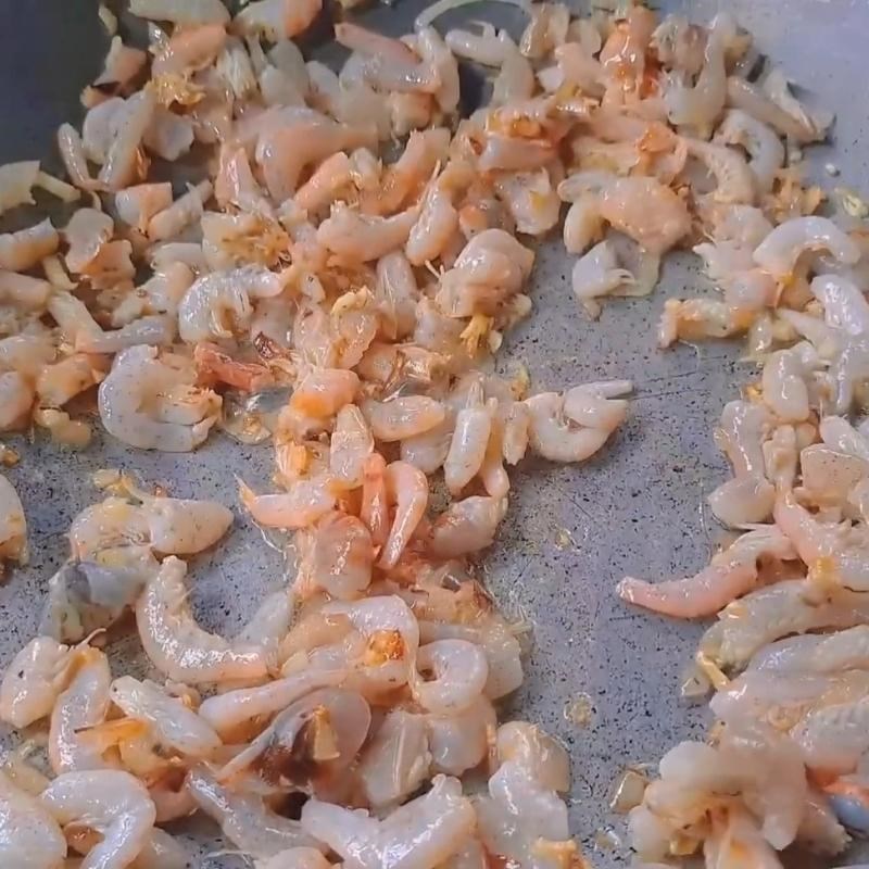 Bước 3 Sơ chế và xào nhân bánh Bánh bò mặn