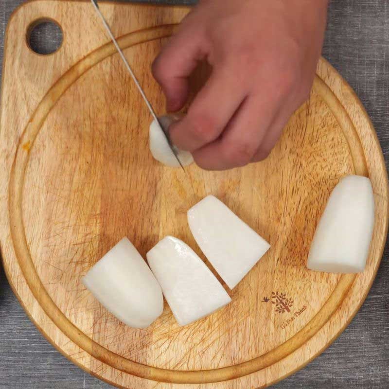 Bước 1 Sơ chế xương heo và nguyên liệu khô Hủ tiếu trứng cuộn