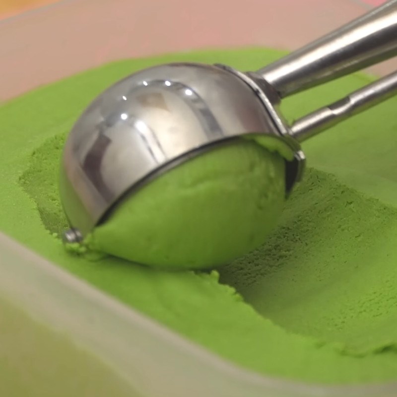 Bước 2 Tạo hình nhân kem lạnh Kem mochi