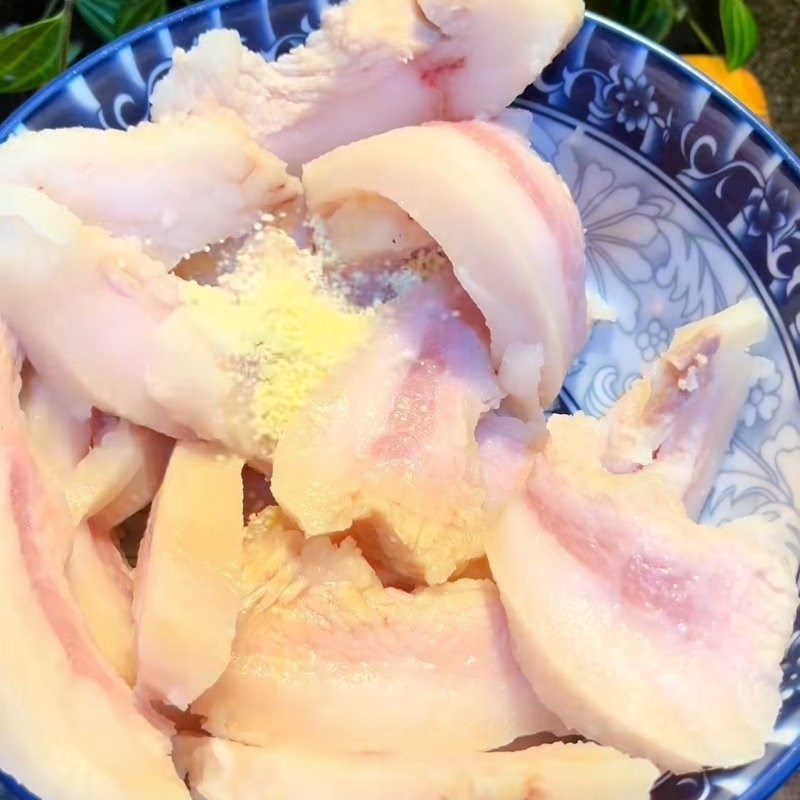Bước 2 Thái và ướp thịt Tóp mỡ Triều Khúc