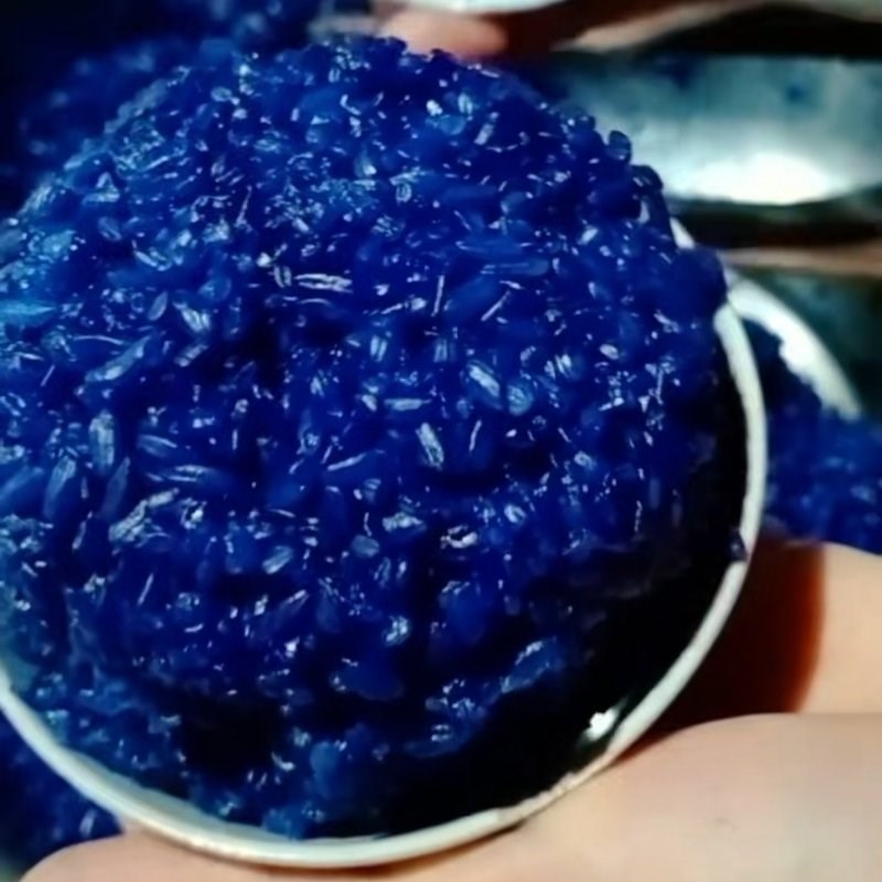 Bước 4 Thành phẩm Xôi cẩm màu xanh dương