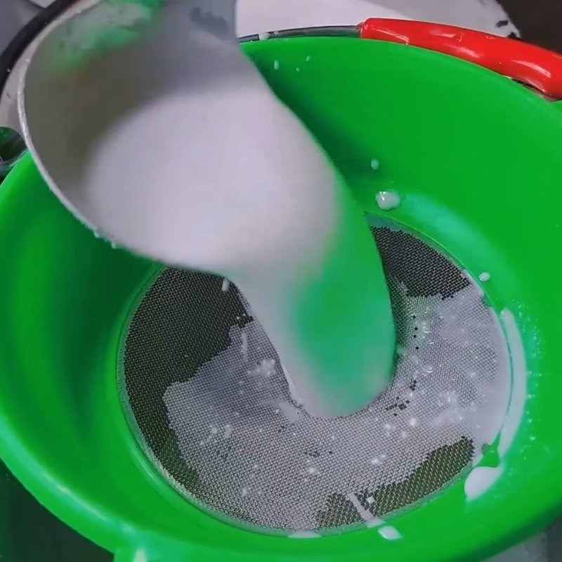 Bước 2 Thay nước và nêm gia vị cho bột Bánh bò mặn