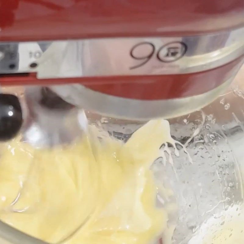 Bước 4 Thêm gia vị Sốt mayonnaise ăn bánh mì