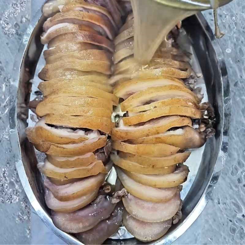Bước 4 Trình bày và hấp nóng Dúi hấp